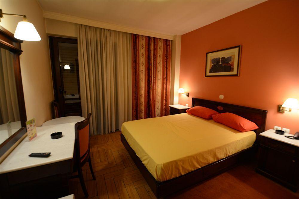 Hotel Chris Атина Екстериор снимка