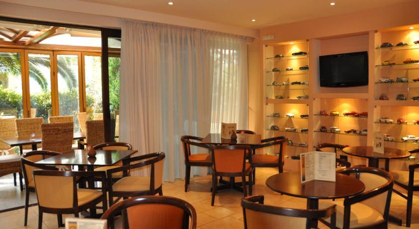 Hotel Chris Атина Екстериор снимка