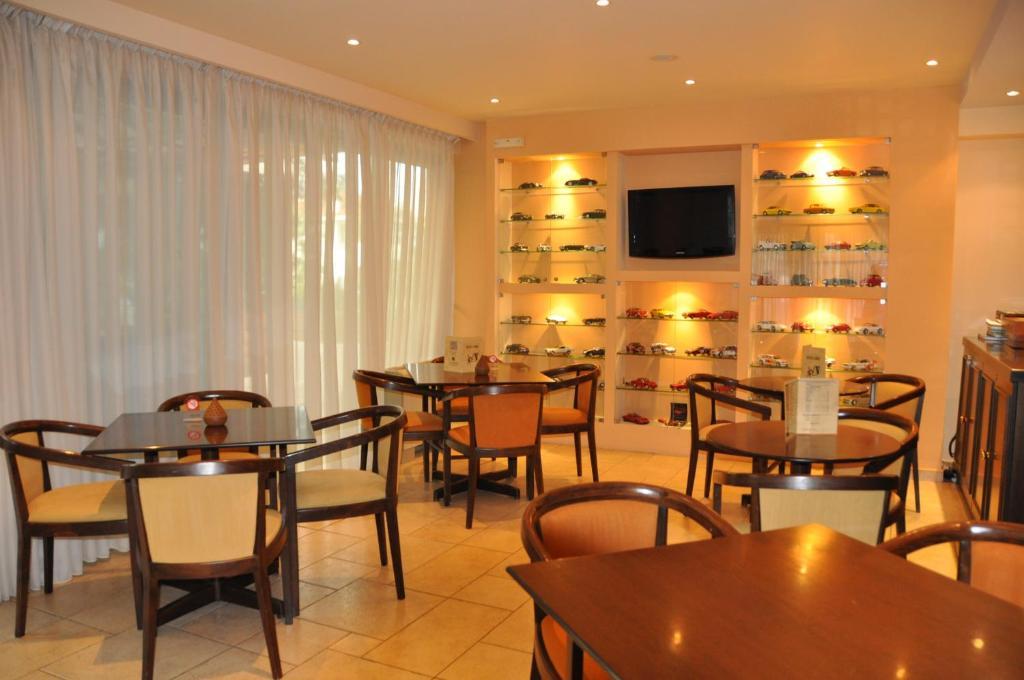 Hotel Chris Атина Екстериор снимка