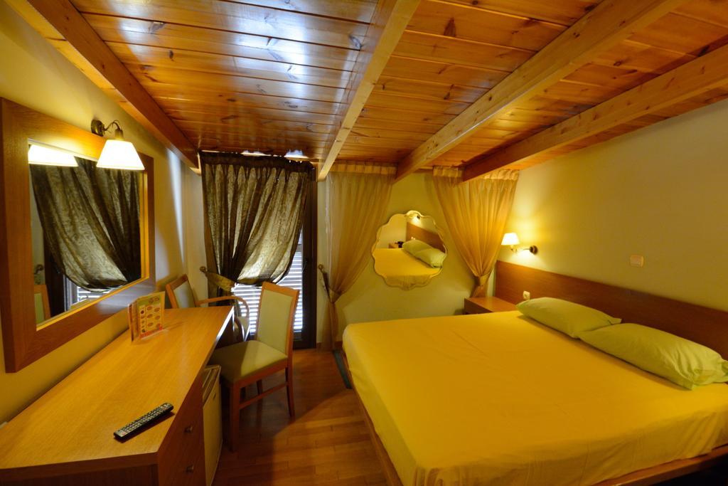 Hotel Chris Атина Екстериор снимка