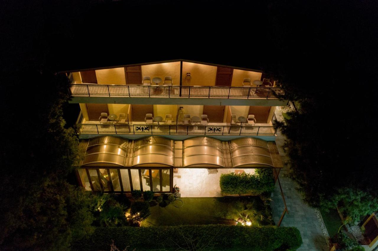 Hotel Chris Атина Екстериор снимка